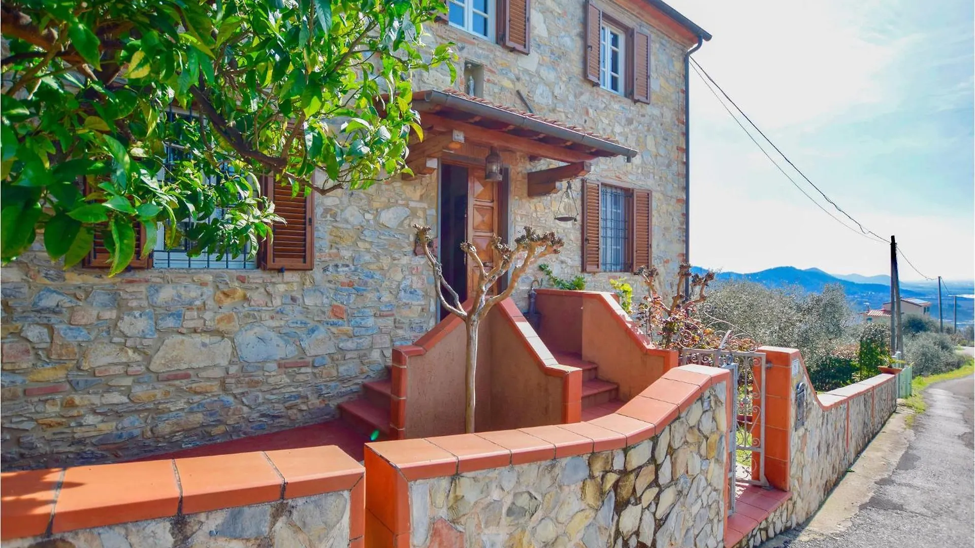Cozy Home In Massarosa With Kitchen